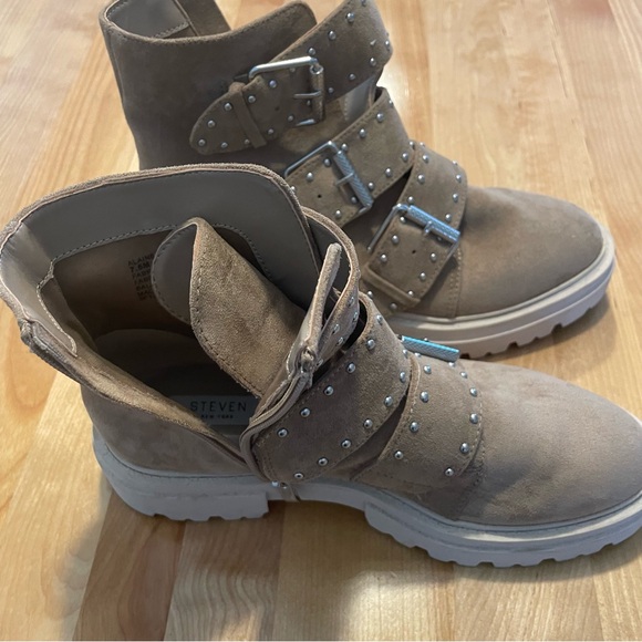 Suede Steven boots size 7.5 in like new condition. - Picture 3 of 7